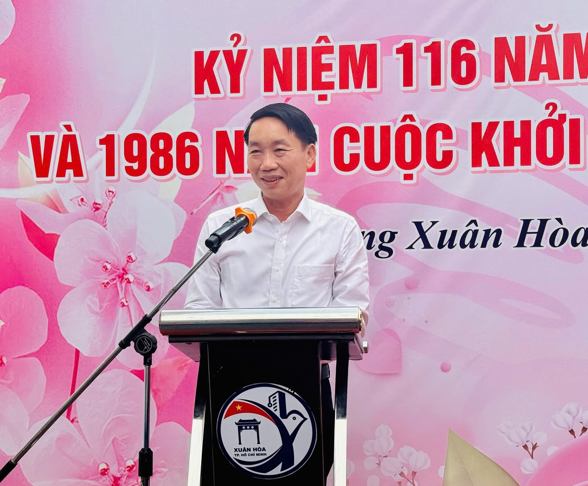 Phó bí thư thường trực Đảng ủy phường Xuân Hòa Nguyễn Đình Phát  phát biểu. Ảnh: Hồ Lam