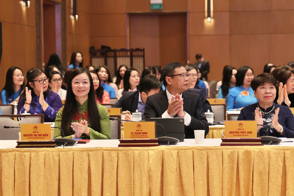 Thủ tướng gặp mặt đại diện nữ lãnh đạo, quản lý các cơ quan TW và trao Giải thưởng Kovalevskaia năm 2025- Ảnh 6.