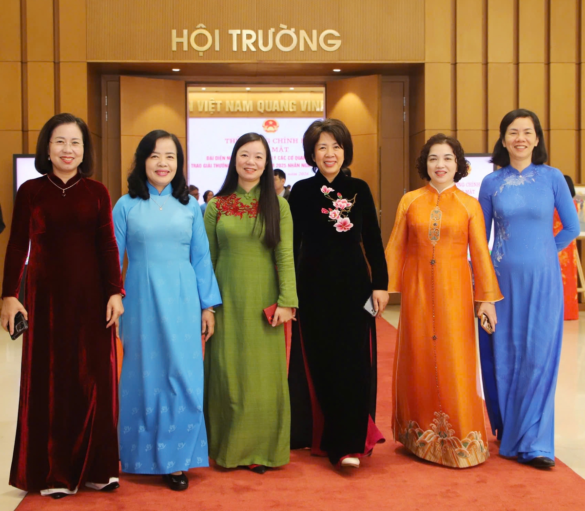 Thủ tướng gặp mặt đại diện nữ lãnh đạo, quản lý các cơ quan TW và trao Giải thưởng Kovalevskaia năm 2025- Ảnh 7.