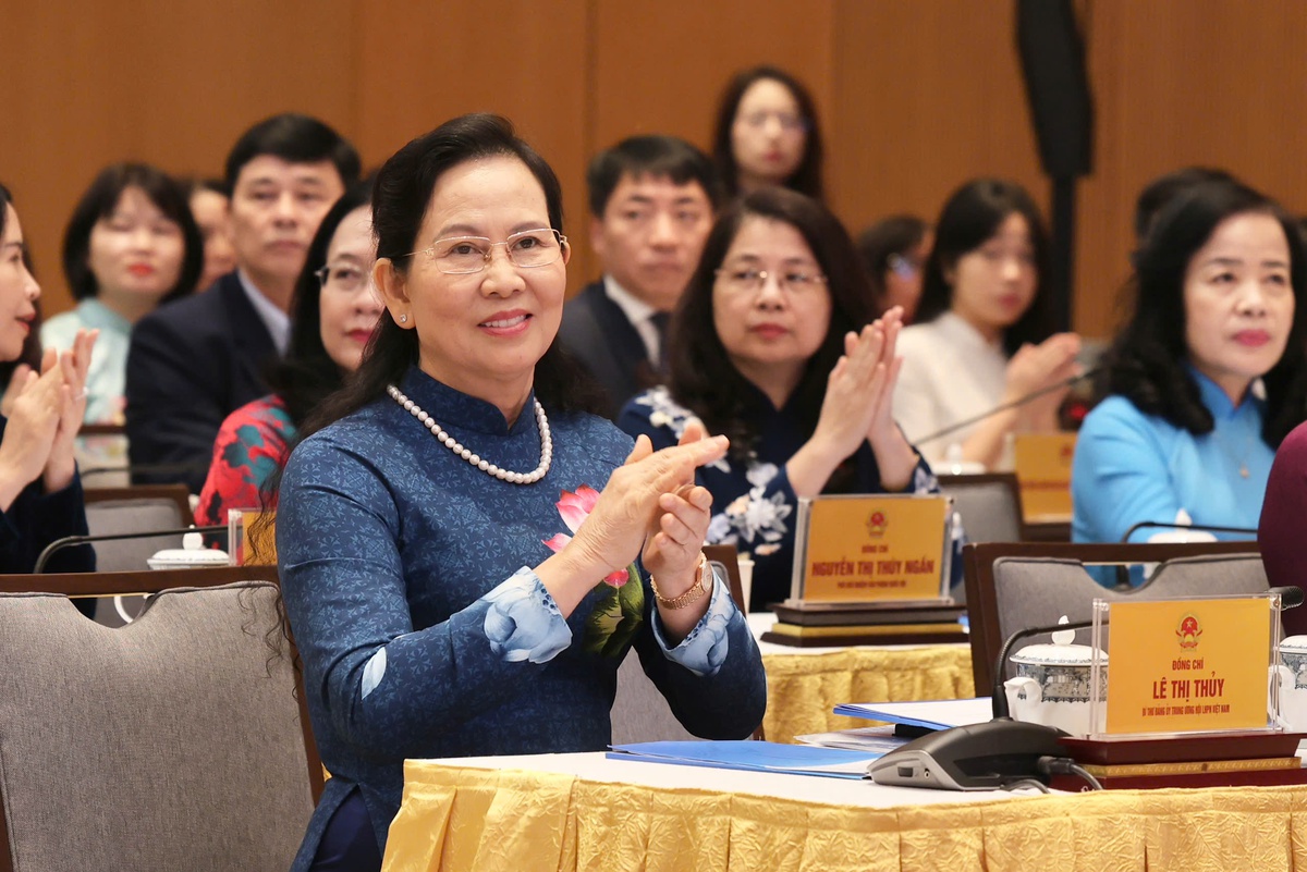 Thủ tướng gặp mặt đại diện nữ lãnh đạo, quản lý các cơ quan TW và trao Giải thưởng Kovalevskaia năm 2025- Ảnh 5.