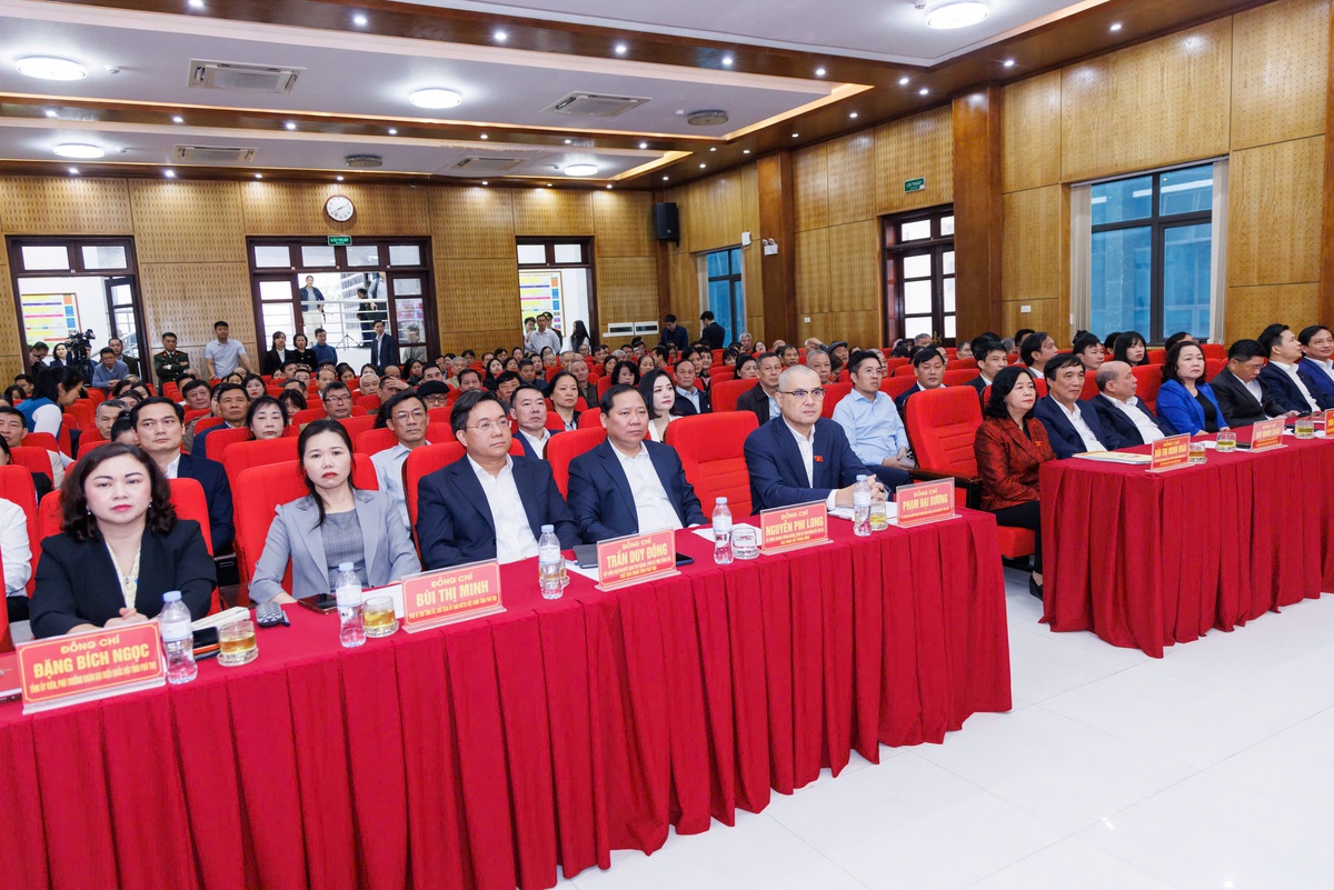 Chủ tịch UBTƯ MTTQ Việt Nam Bùi Thị Minh Hoài tiếp xúc cử tri tỉnh Phú Thọ- Ảnh 1.