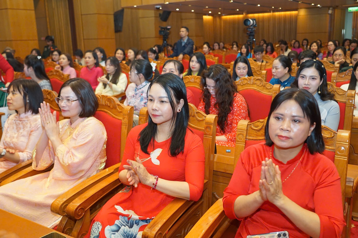 Phụ nữ Công an nhân dân: Lan tỏa bản lĩnh và giá trị văn hóa, xã hội nhân Ngày 8/3- Ảnh 4.