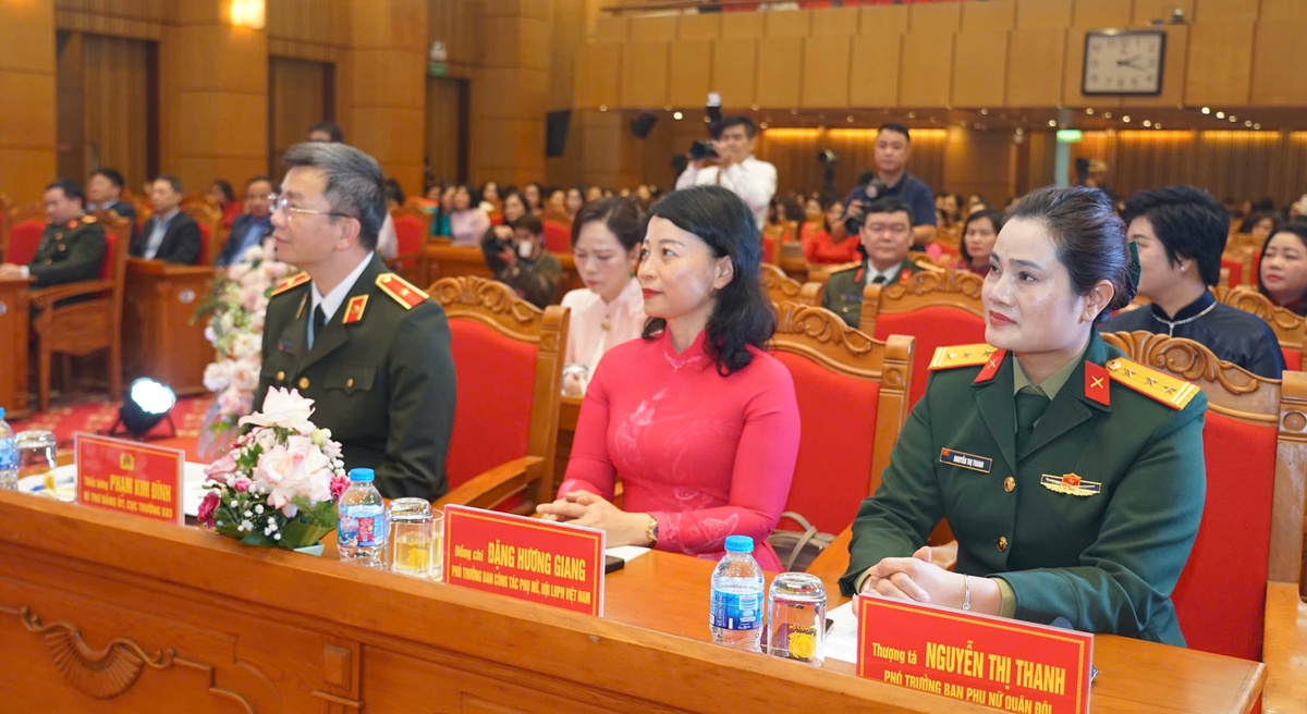Phụ nữ Công an nhân dân: Lan tỏa bản lĩnh và giá trị văn hóa, xã hội nhân Ngày 8/3- Ảnh 1.