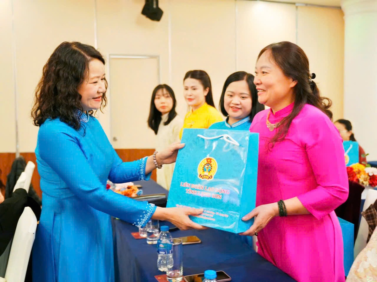 Lạng Sơn: Gặp mặt, nói chuyện chuyên đề vai trò của phụ nữ và bình đẳng giới- Ảnh 4.