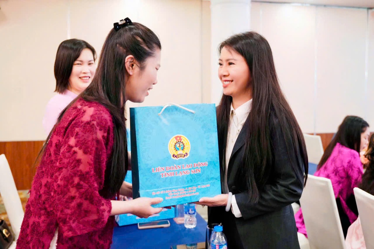 Lạng Sơn: Gặp mặt, nói chuyện chuyên đề vai trò của phụ nữ và bình đẳng giới- Ảnh 2.