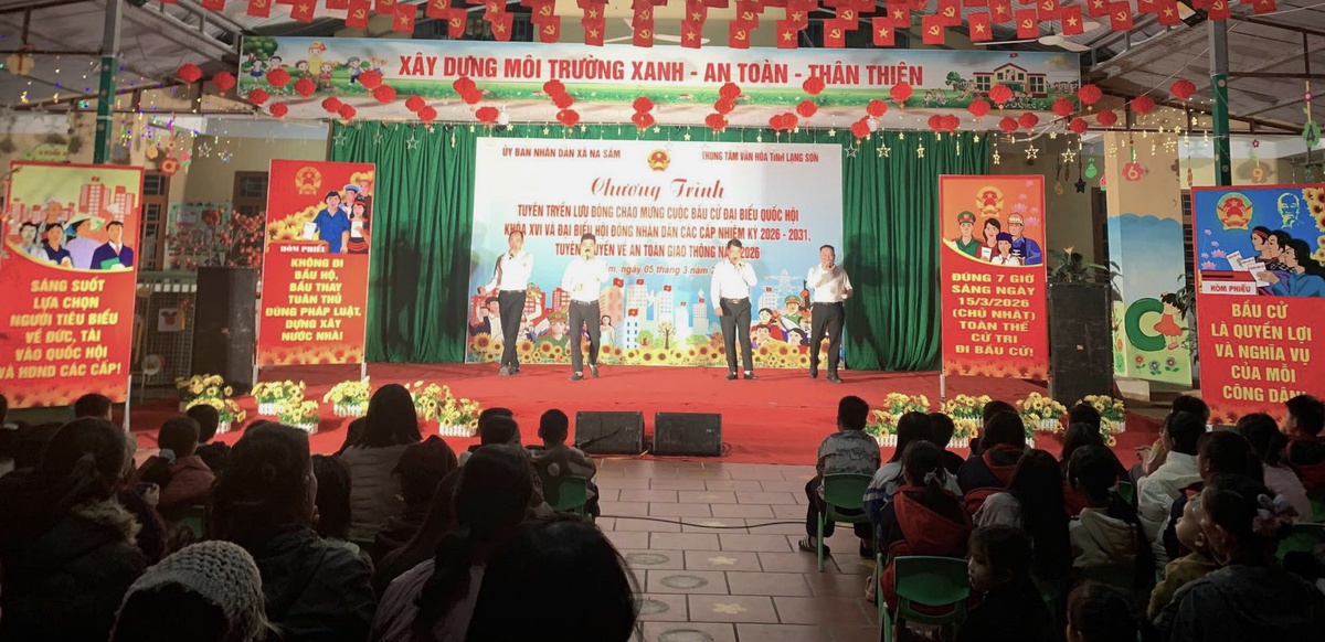 Đẩy mạnh tuyên truyền lưu động về bầu cử trong các lễ hội xuân xứ Lạng- Ảnh 1.