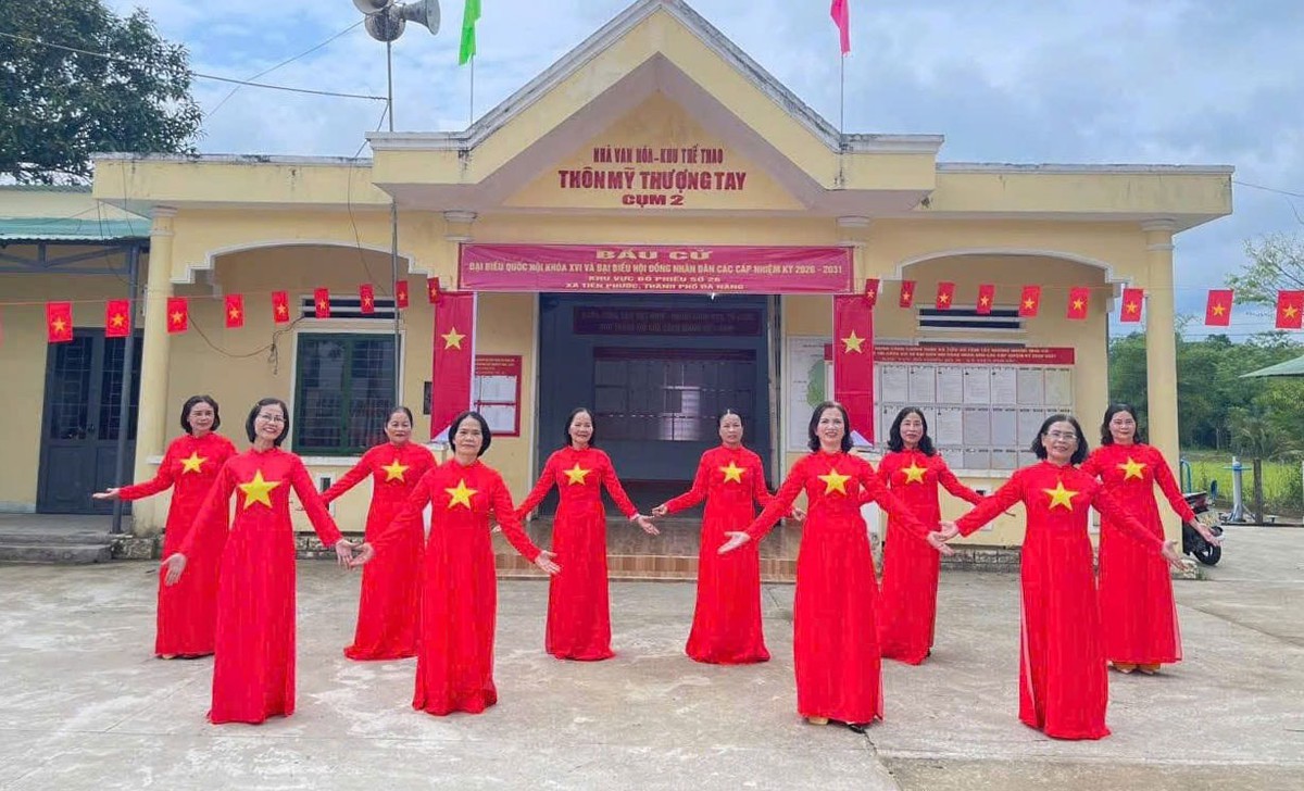 Rộn ràng điệu dân vũ “Ta đi bầu cử” trước ngày hội non sông- Ảnh 2.