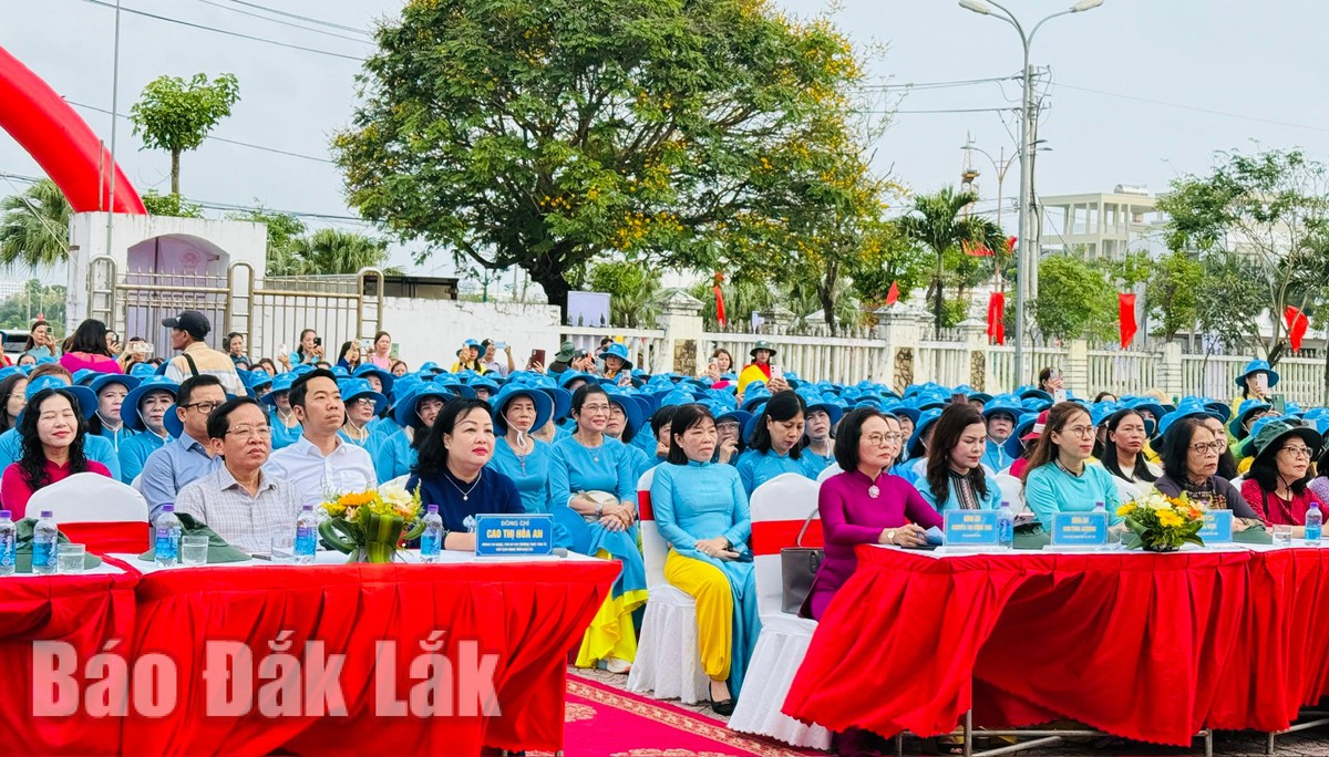 Phụ nữ Đắk Lắk phát động “Tết trồng cây đời đời nhớ ơn Bác Hồ” và Năm Thi đua 2026- Ảnh 2.