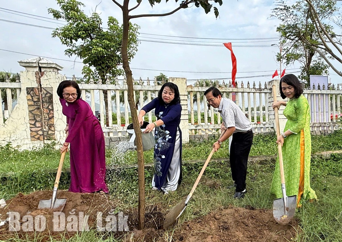 Phụ nữ Đắk Lắk phát động “Tết trồng cây đời đời nhớ ơn Bác Hồ” và Năm Thi đua 2026- Ảnh 3.