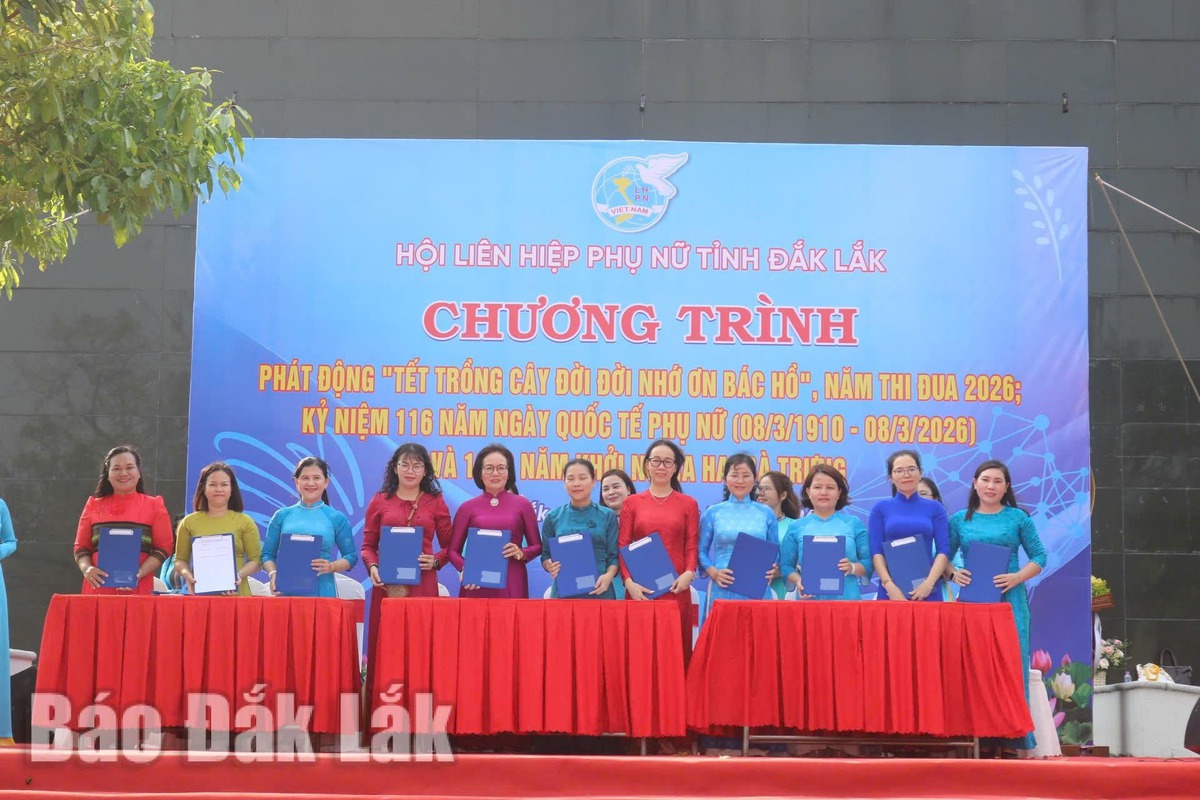 Phụ nữ Đắk Lắk phát động “Tết trồng cây đời đời nhớ ơn Bác Hồ” và Năm Thi đua 2026- Ảnh 4.