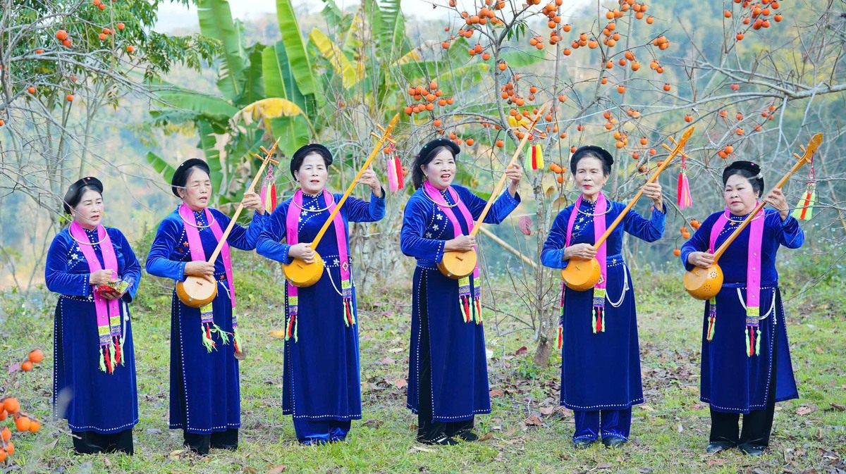 Đôi vợ chồng nâng tầm trái hồng quê hương cùng tham gia ứng cử đại biểu HĐND xã- Ảnh 2.