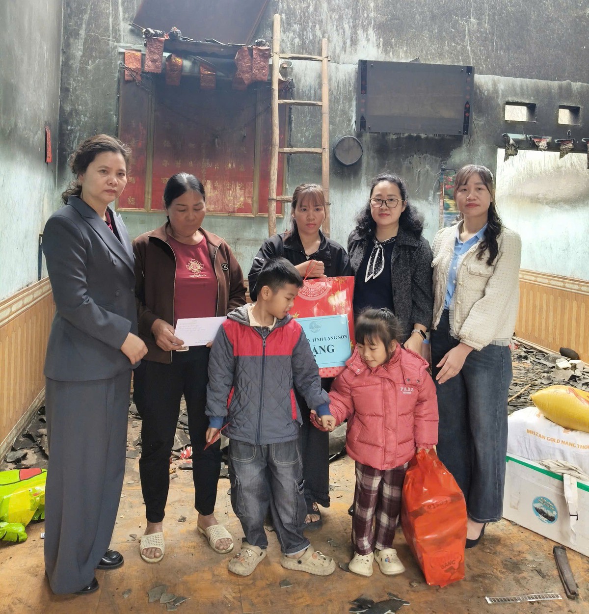 Thăm hỏi, hỗ trợ hội viên phụ nữ bị cháy nhà- Ảnh 1.