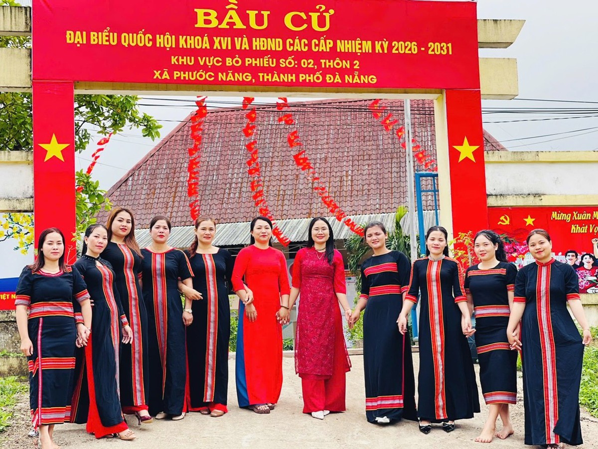 Đà Nẵng: Rực rỡ sắc màu thổ cẩm trong Tuần lễ Áo dài- Ảnh 6.