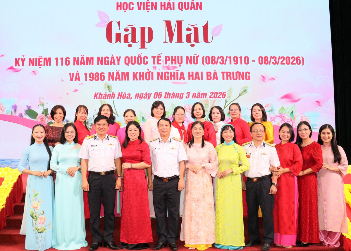 Nữ giảng viên tận tâm với sự nghiệp "trồng người" trong Quân chủng Hải quân- Ảnh 2.