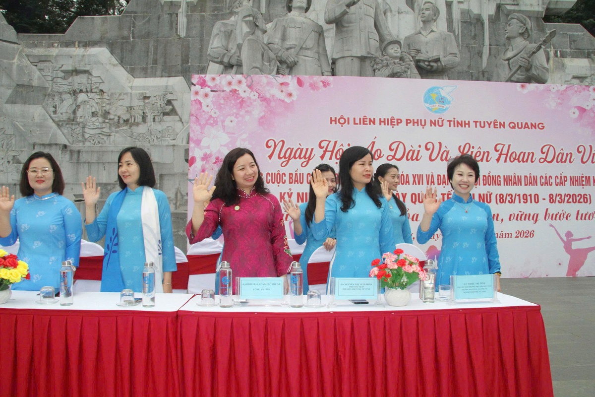 Tuyên Quang: Hơn 1.000 hội viên rạng rỡ trong Ngày hội Áo dài và Liên hoan dân vũ - Ảnh 1.