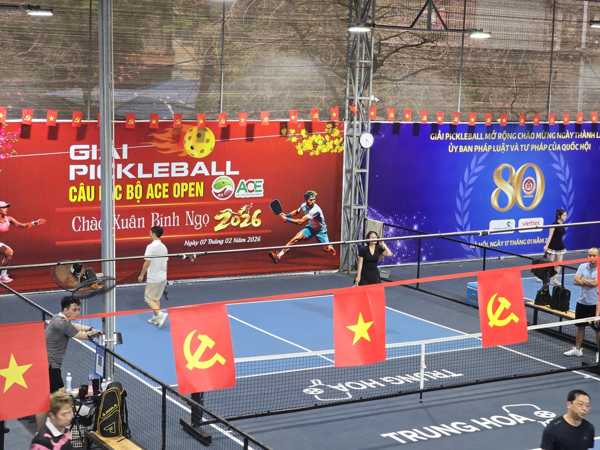 Bị yêu cầu tháo dỡ, sân pickleball và chợ tạm trên "đất vàng" ở Hà Nội vẫn hoạt động- Ảnh 5.