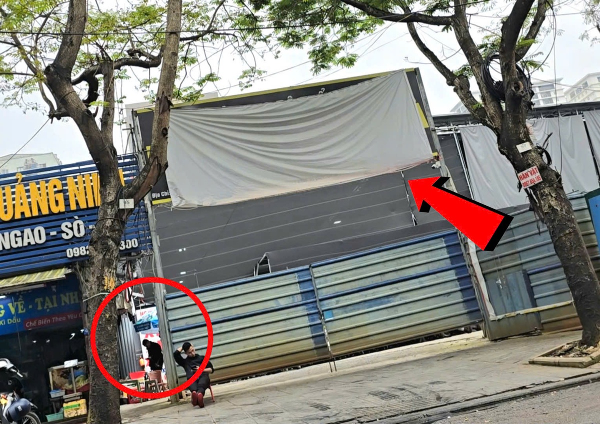 Bị yêu cầu tháo dỡ, sân pickleball và chợ tạm trên "đất vàng" ở Hà Nội vẫn hoạt động- Ảnh 1.