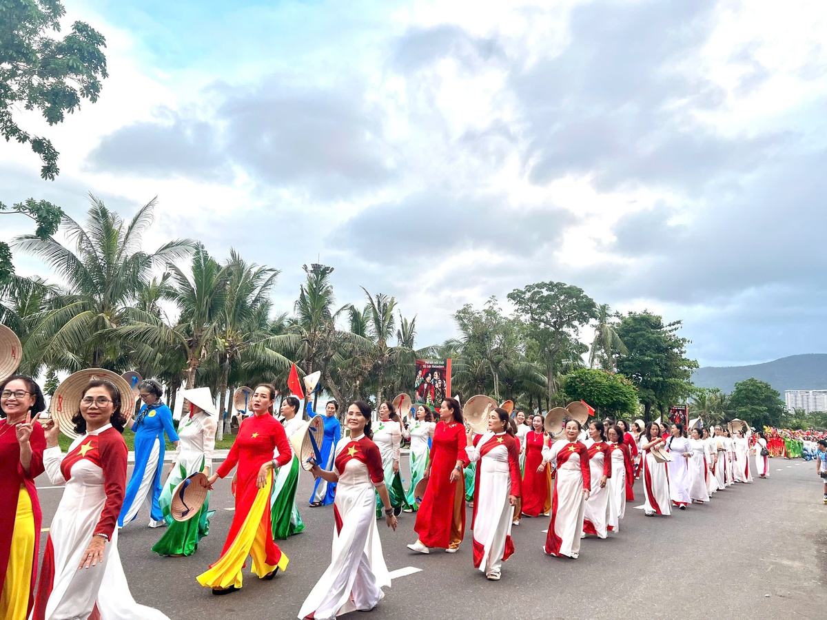 500 hội viên, phụ nữ Gia Lai đồng diễn, diễu hành áo dài để lan tỏa khát vọng phát triển- Ảnh 6.