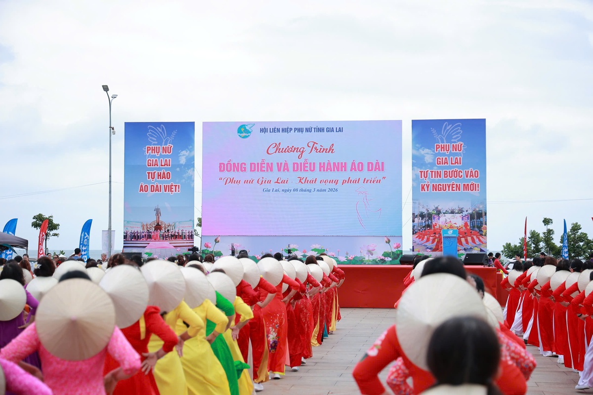 500 hội viên, phụ nữ Gia Lai đồng diễn, diễu hành áo dài để lan tỏa khát vọng phát triển- Ảnh 3.