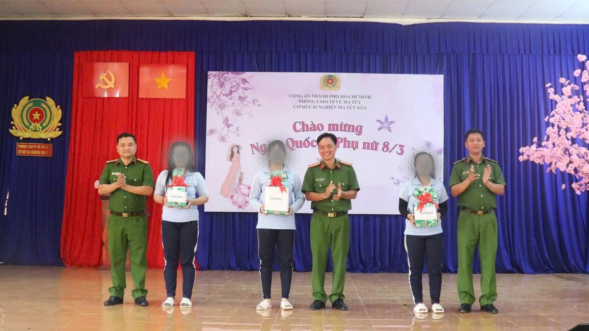 TPHCM: Hơn 1.200 phụ nữ diễu hành áo dài, đồng diễn dân vũ kỷ niệm Ngày 8/3- Ảnh 8.