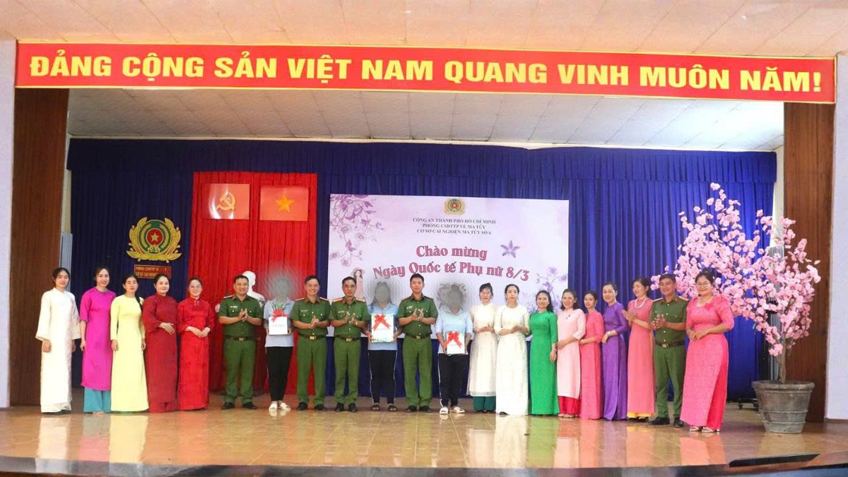 TPHCM: Hơn 1.200 phụ nữ diễu hành áo dài, đồng diễn dân vũ kỷ niệm Ngày 8/3- Ảnh 7.