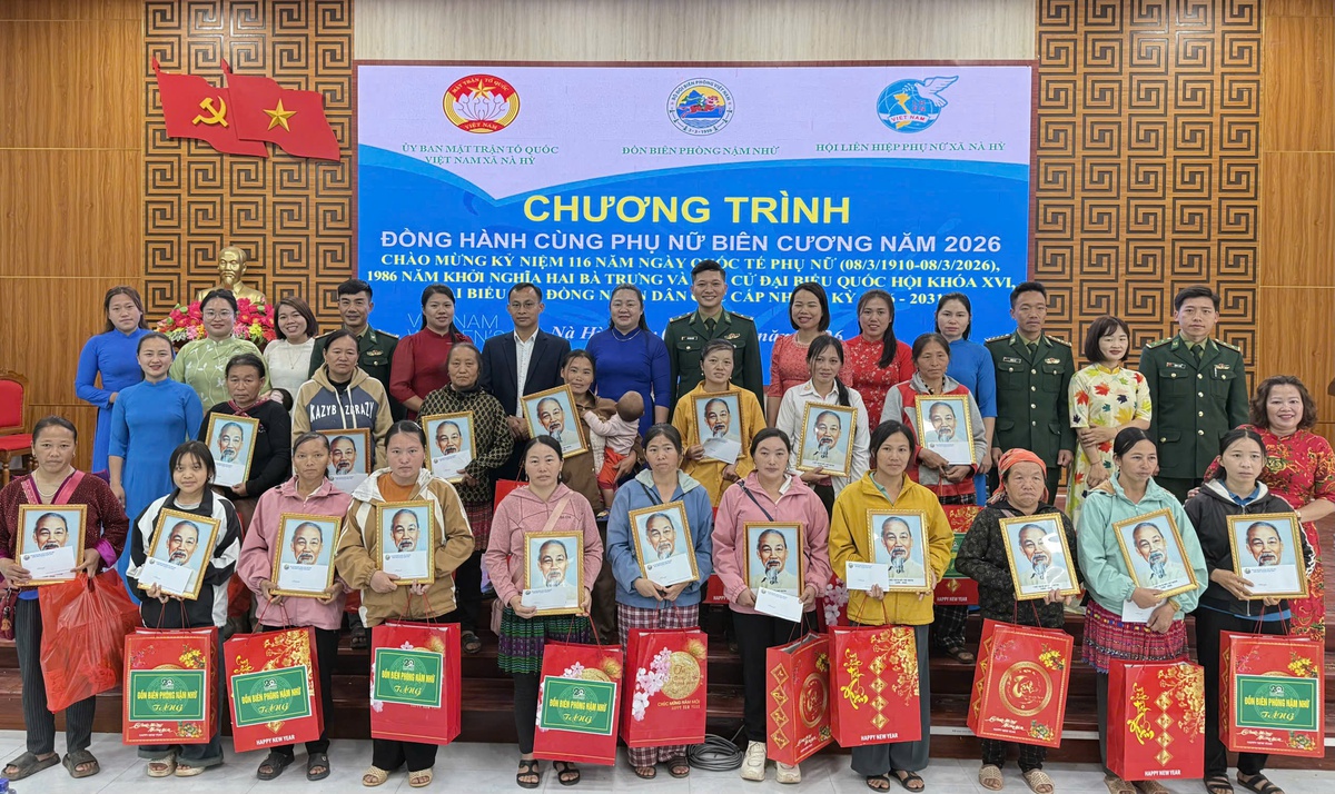 Điện Biên: Tặng quà phụ nữ khó khăn trong chương trình "Đồng hành cùng phụ nữ biên cương"- Ảnh 3.