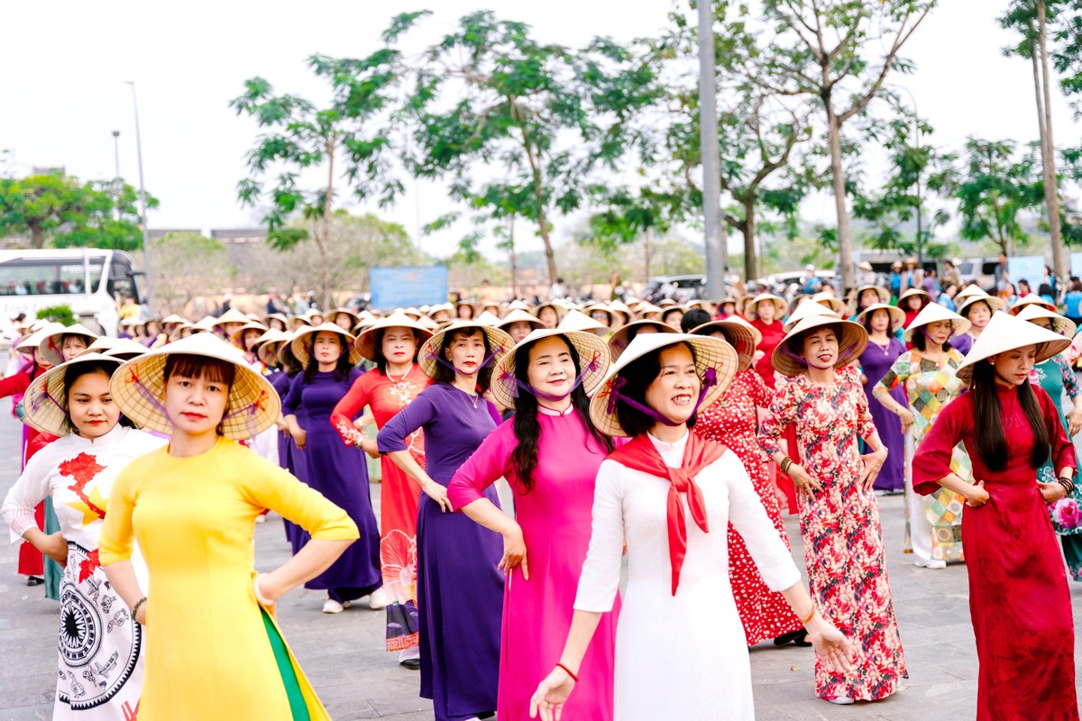 Ngày hội "Rực rỡ tháng 3" thu hút gần 1.000 hội viên phụ nữ Huế- Ảnh 2.