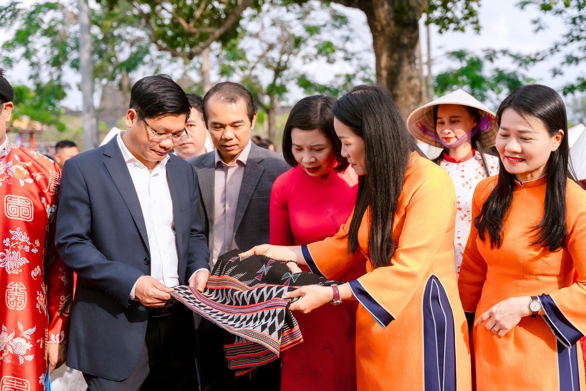 Ngày hội "Rực rỡ tháng 3" thu hút gần 1.000 hội viên phụ nữ Huế- Ảnh 6.