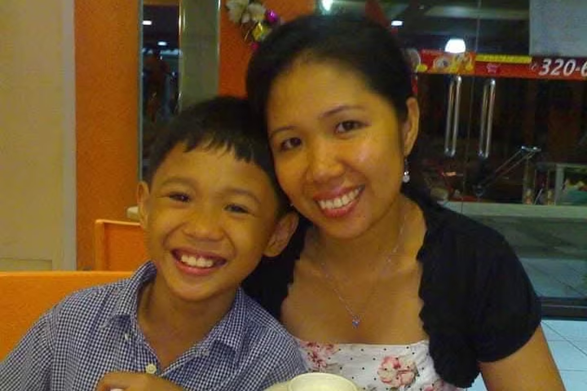 Agnes đã khóc khi con trai cô tránh nhìn và nói chuyện với cô trong lần đầu tiên cô đến thăm cậu lúc còn nhỏ (Ảnh do Agnes Sardia Tono cung cấp)