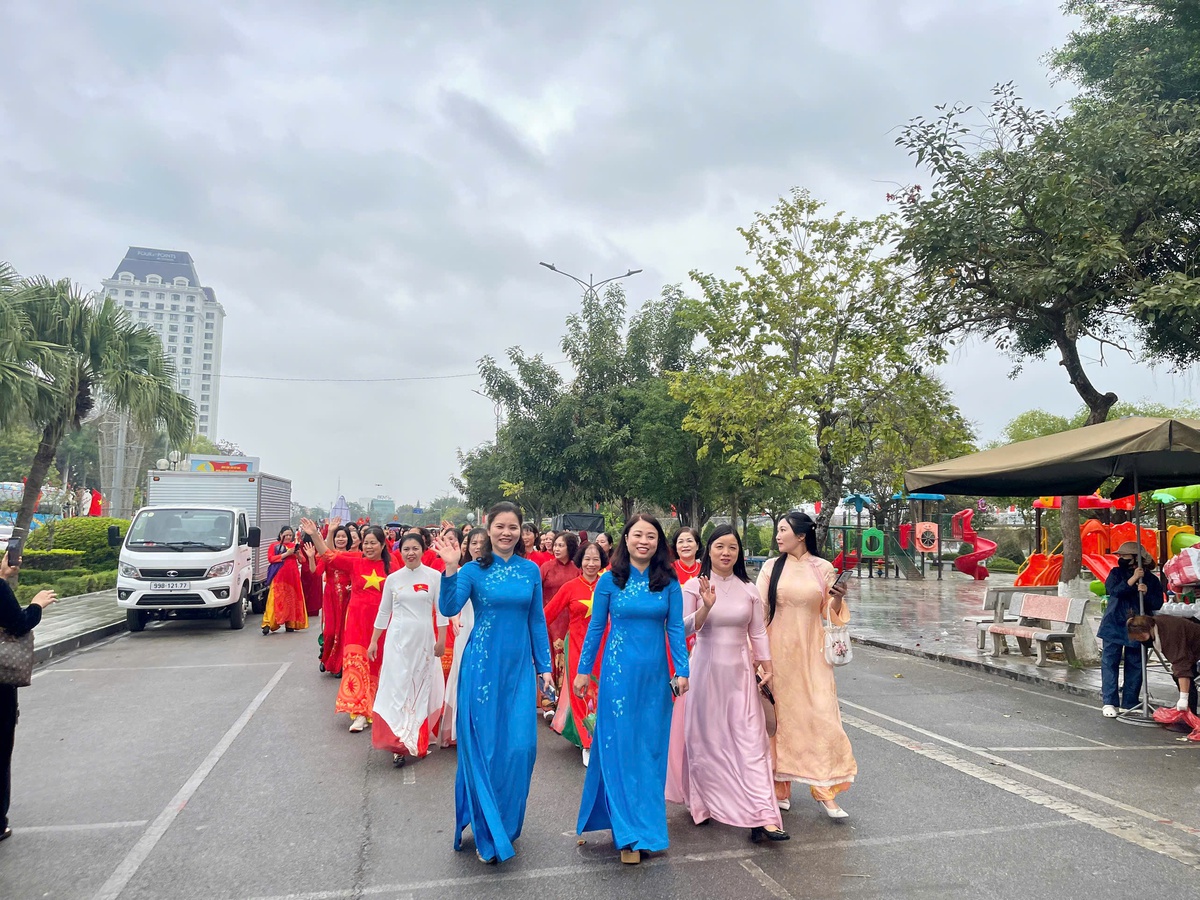 Đa sắc hoạt động chào mừng Ngày 8/3 của phụ nữ Lạng Sơn- Ảnh 2.