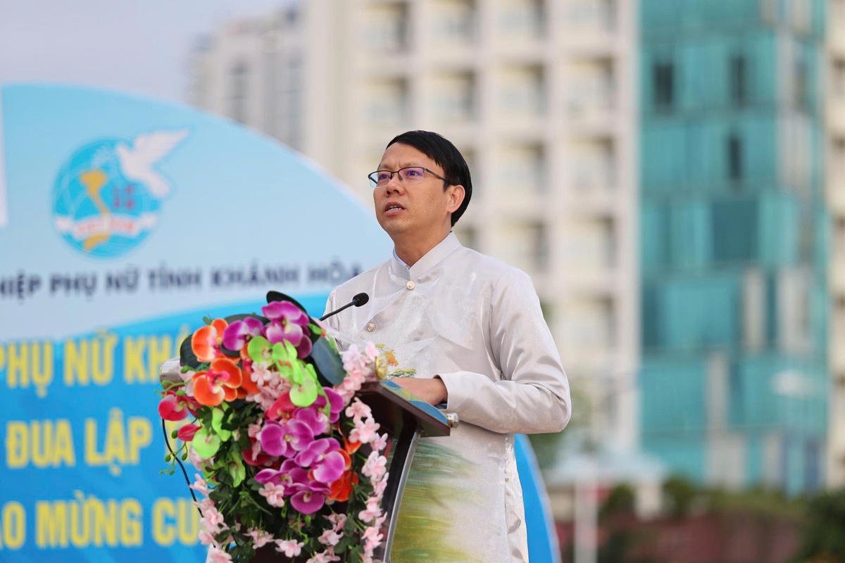 Khánh Hòa: 3.000 phụ nữ rạng rỡ trình diễn áo dài- Ảnh 2.