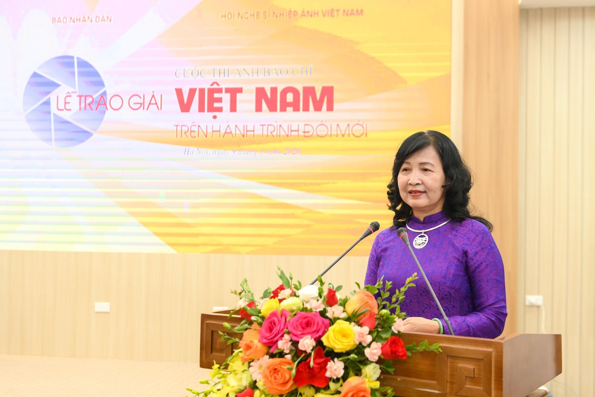 Chủ tịch Hội Nghệ sĩ Nhiếp ảnh Việt Nam Trần Thị Thu Đông