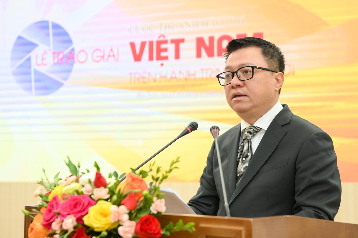 Nhà báo Lê Quốc Minh phát biểu