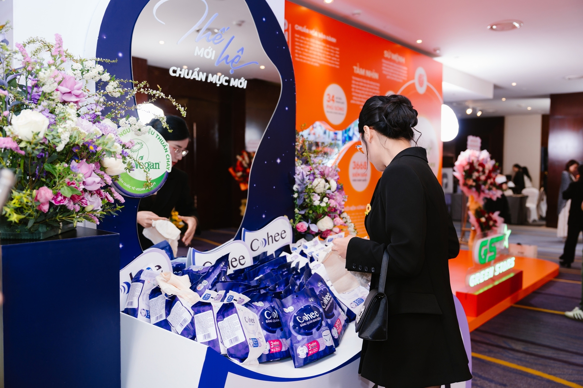 Hơn 400 đại lý, khách hàng tham dự sự kiện "Nắng - Hành trình rực rỡ" tại Hà Nội- Ảnh 4.