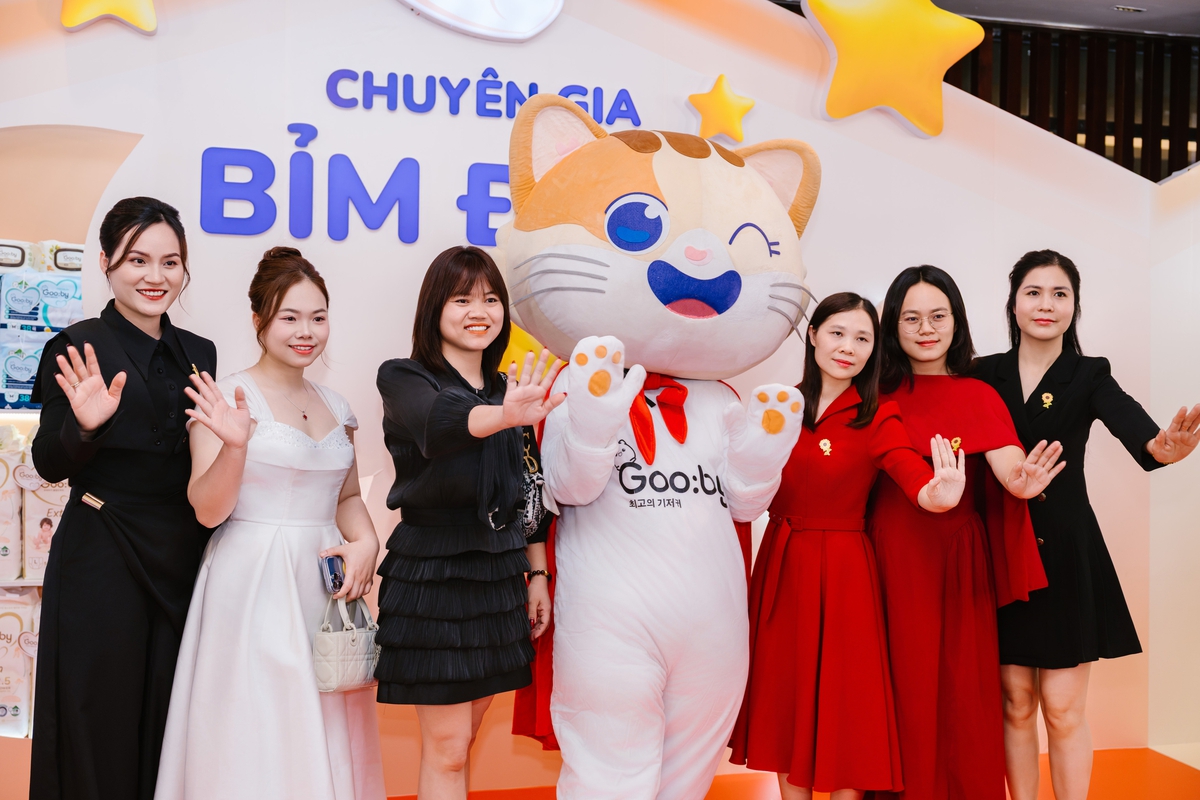 Hơn 400 đại lý, khách hàng tham dự sự kiện "Nắng - Hành trình rực rỡ" tại Hà Nội- Ảnh 2.