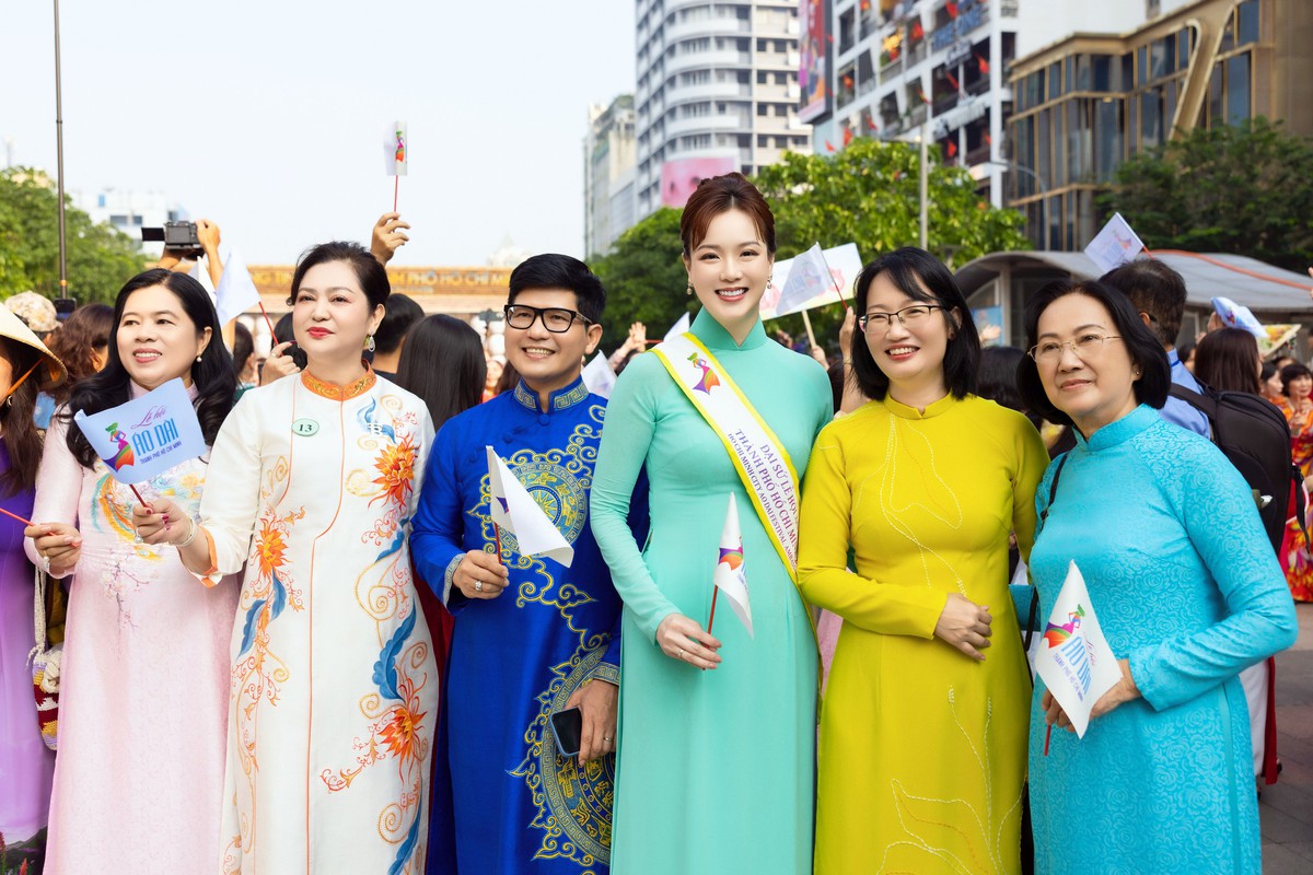 Đại sứ Doanh nhân Trang Phương đồng hành cùng màn đồng diễn dân vũ và diễu hành Áo dài quy mô lớn sáng 8/3- Ảnh 2.