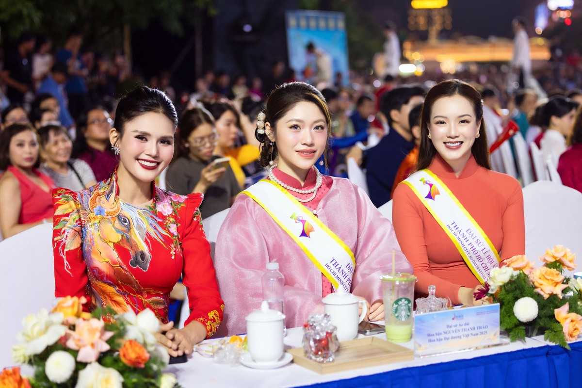 Đại sứ Doanh nhân Trang Phương đồng hành cùng màn đồng diễn dân vũ và diễu hành Áo dài quy mô lớn sáng 8/3- Ảnh 4.