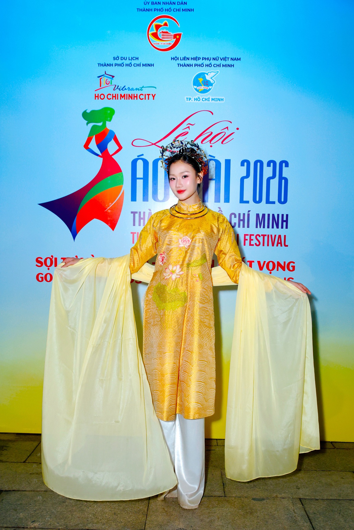 Áo dài tơ sen ấn tượng trên thảm đỏ Lễ hội Áo dài TP Hồ Chí Minh 2026