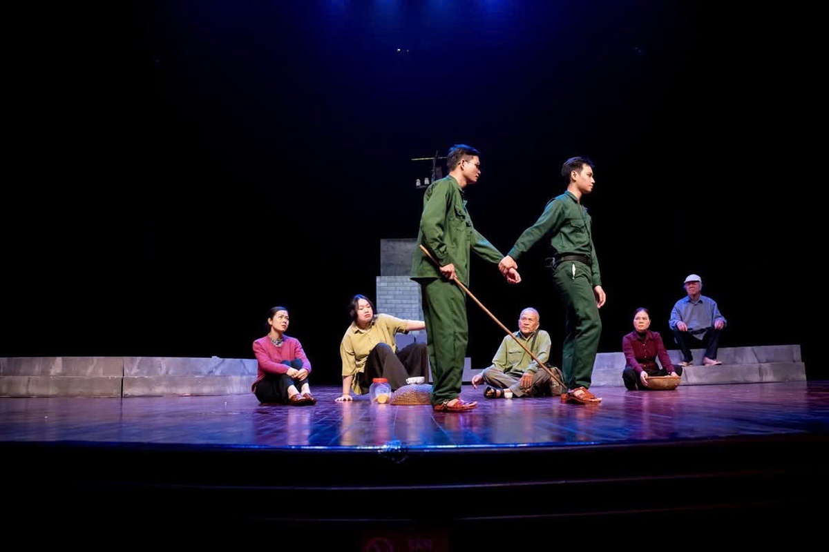 Tái hiện ký ức bi tráng mặt trận Vị Xuyên trên sân khấu kịch- Ảnh 1. Tái hiện ký ức bi tráng mặt trận Vị Xuyên trên sân khấu kịch- Ảnh 1.