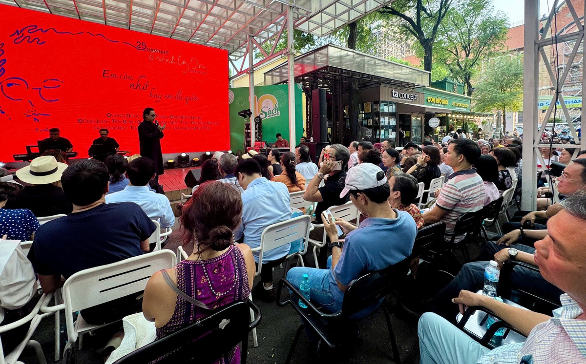 Đông đảo khán giả có mặt tại đêm nhạc tưởng nhớ cố nhạc sĩ Trịnh Công Sơn