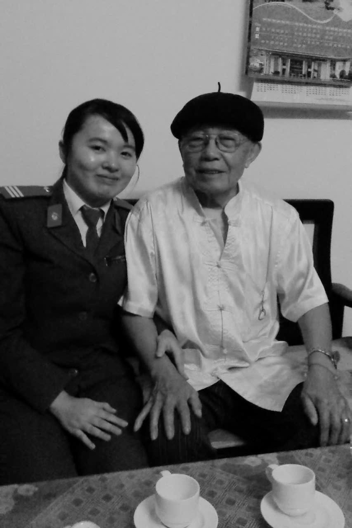 Bị xâm hại tình dục năm 9 tuổi, Viên Kiều Nga tìm đến văn chương như một cách chữa lành- Ảnh 2.