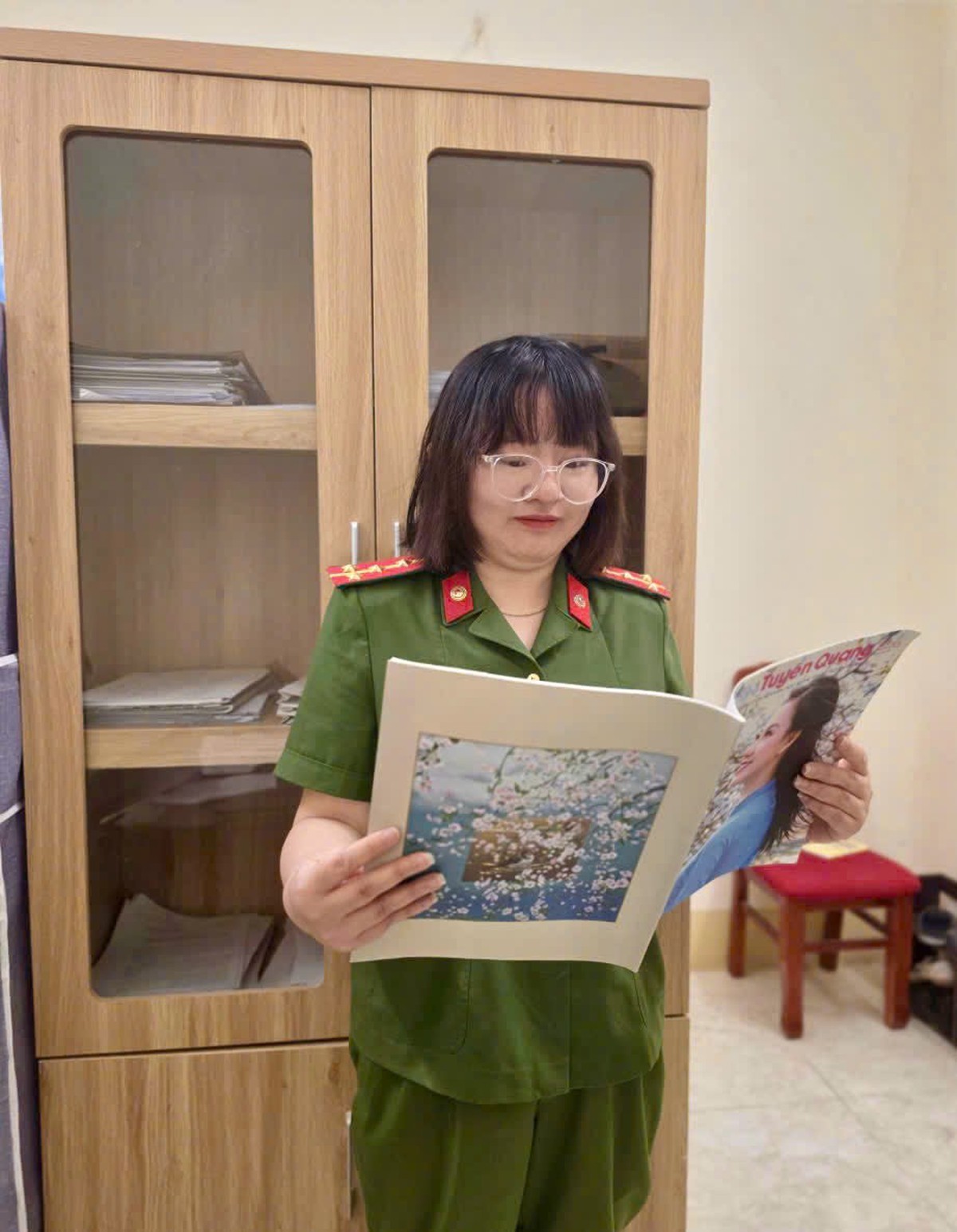 Bị xâm hại tình dục năm 9 tuổi, Viên Kiều Nga tìm đến văn chương như một cách chữa lành- Ảnh 1.