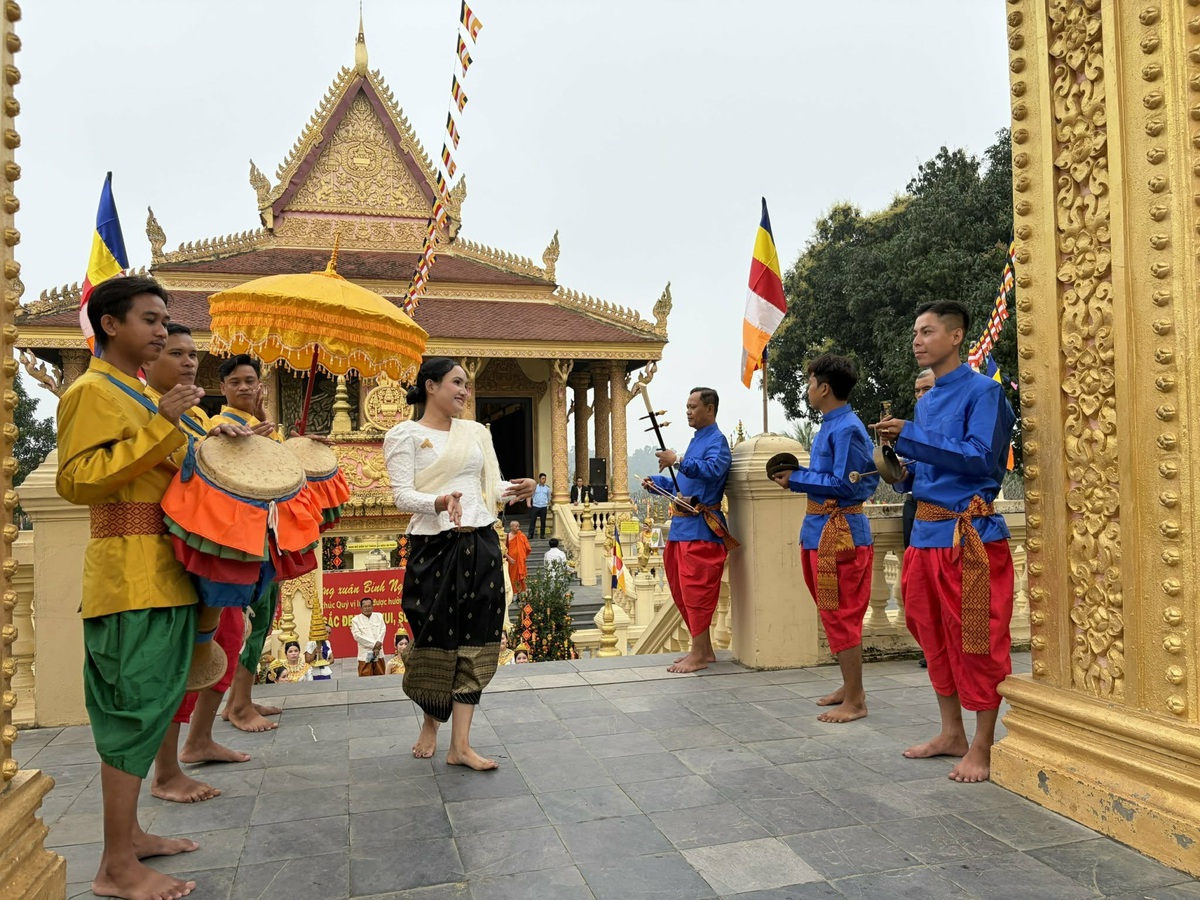 Sắc màu văn hóa các dân tộc Việt Nam: Không gian trải nghiệm sống động cùng hơn 100 nghệ nhân - Ảnh 2.