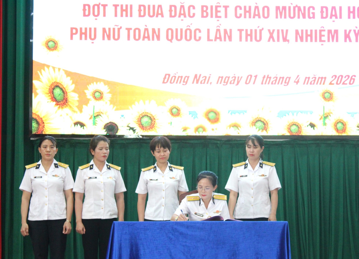 Phụ nữ Trung tâm Bảo đảm kỹ thuật thi đua chào mừng Đại hội Phụ nữ toàn quốc XIV- Ảnh 1.