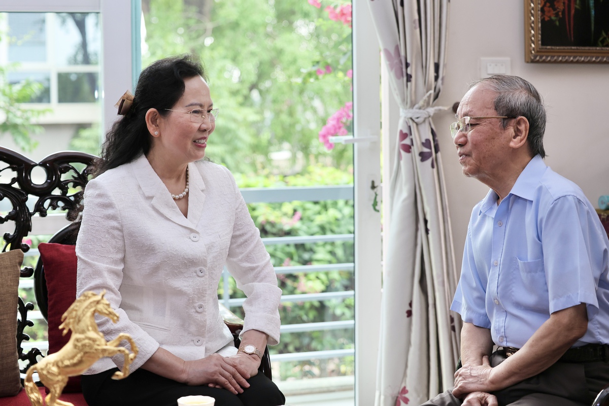 Chủ tịch Hội LHPN Việt Nam Lê Thị Thủy tri ân những 