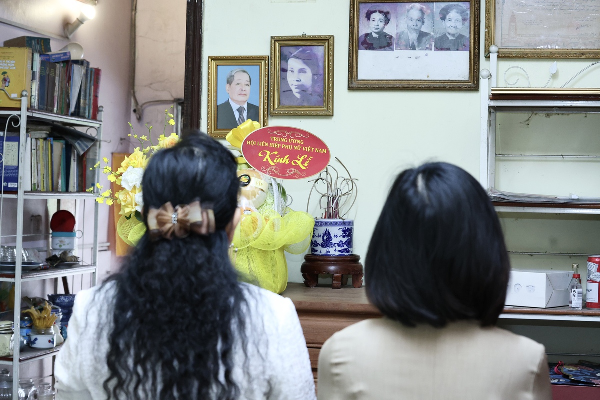 Chủ tịch Hội LHPN Việt Nam Lê Thị Thủy tri ân những 