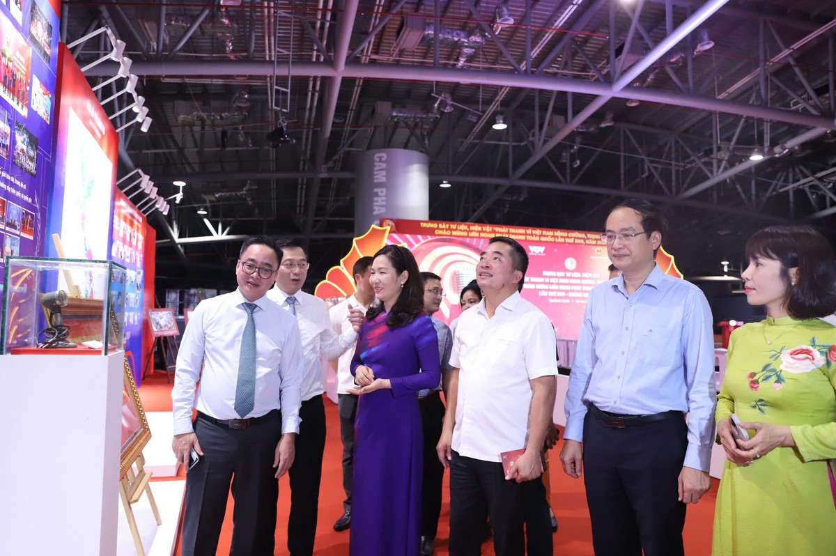 Rực rỡ không gian trưng bày "Dòng chảy báo chí Quảng Ninh"- Ảnh 3.