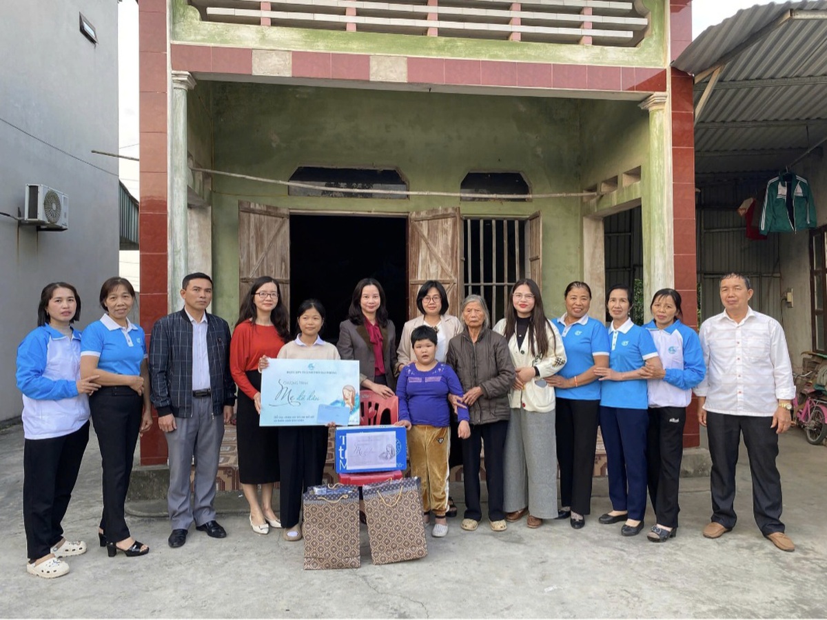 Mở rộng vòng tay yêu thương "Cha - mẹ đỡ đầu"- Ảnh 1.