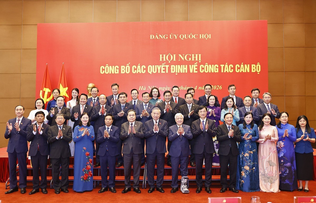 Trao Quyết định của Bộ Chính trị chỉ định tham gia Đảng ủy Quốc hội nhiệm kỳ 2025-2030- Ảnh 5.