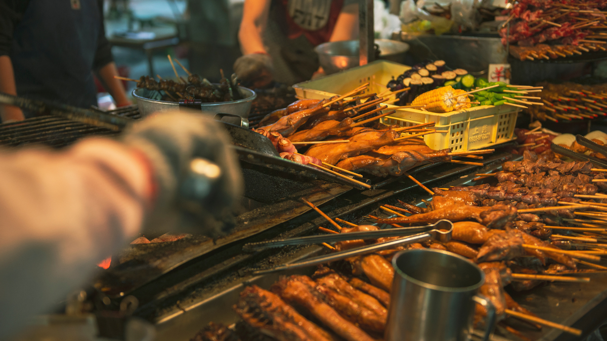 "Tháng hành động vì an toàn thực phẩm" 2026: Người tiêu dùng đóng vai trò giám sát- Ảnh 2.